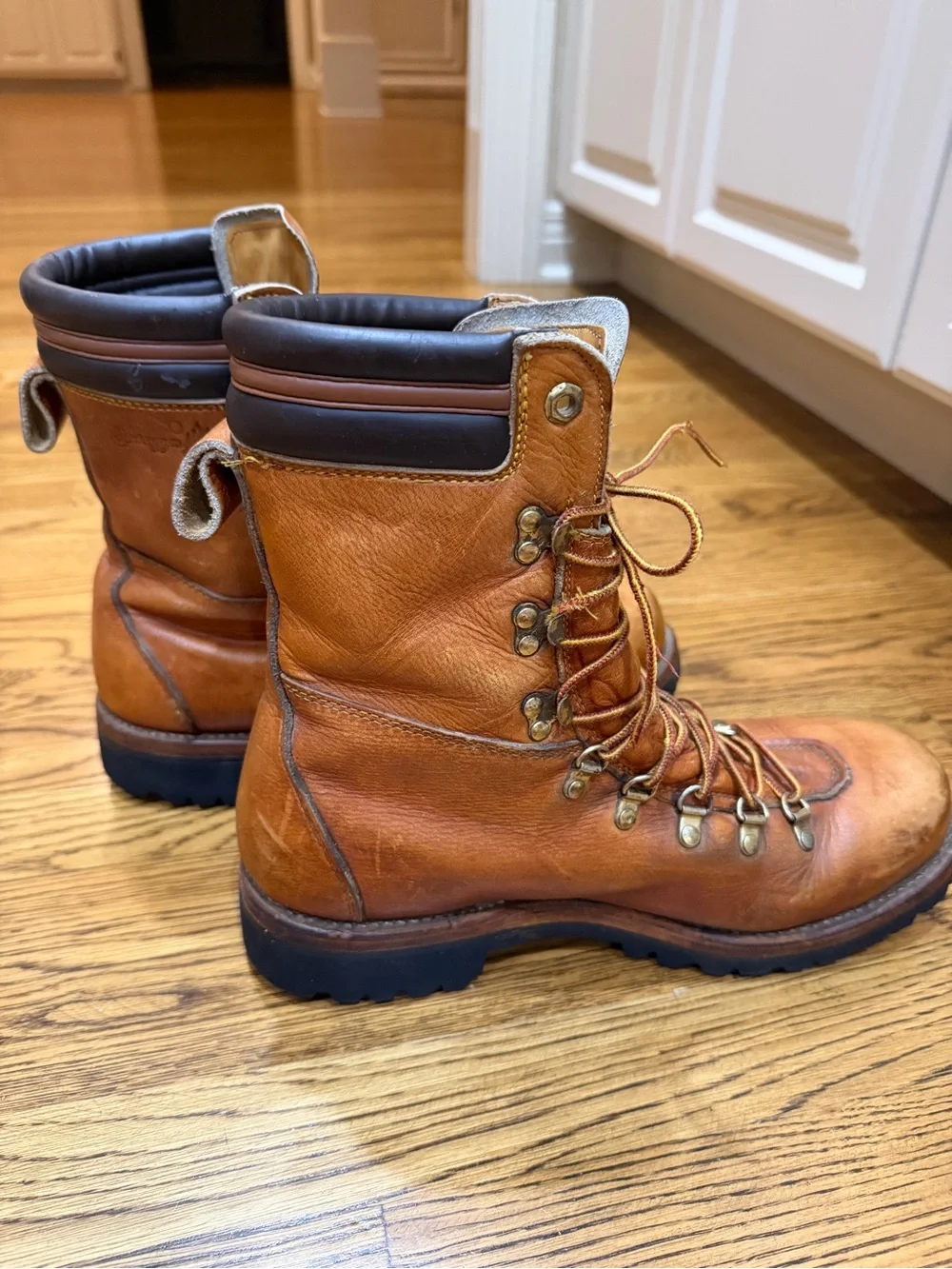 Vintage Sheboygan 7611 Hiking Work Boots Men's 9.5 Made in USA Vibram Sole